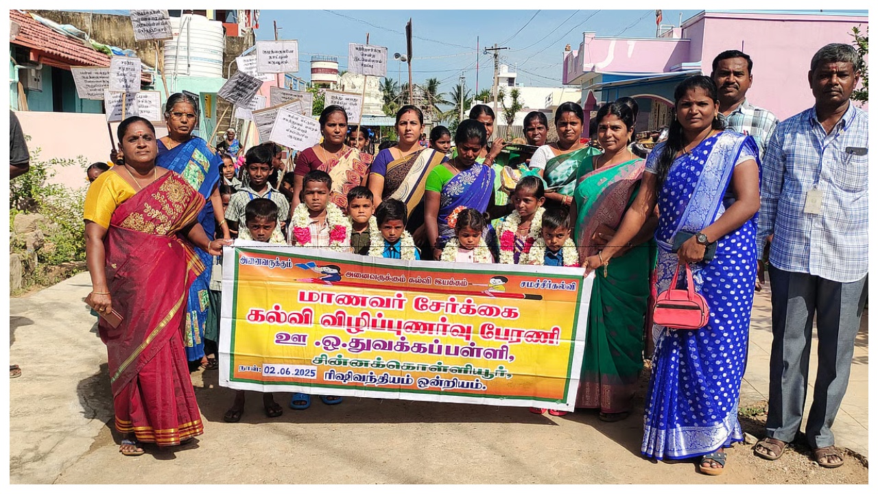 “இது நல்லா இருக்கு…” பள்ளியில் புதிதாக சேர்ந்த மாணவர்களுக்கு மேள தாளங்களுடன் உற்சாக வரவேற்பு… நெகிழ்ச்சி சம்பவம்…!!
