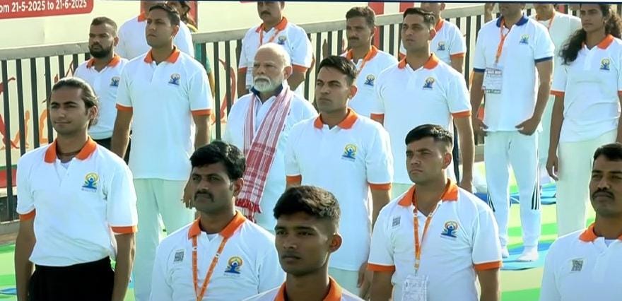 சர்வதேச யோகா தினம் கொண்டாட்டம்… பிரதமர் மோடி பங்கேற்பு…!!