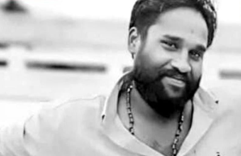 இந்து முன்னணி பிரமுகர் நடுரோட்டில்  வெட்டி படுகொலை…. தீவிர விசாரணையில் போலீஸ்…!!!
