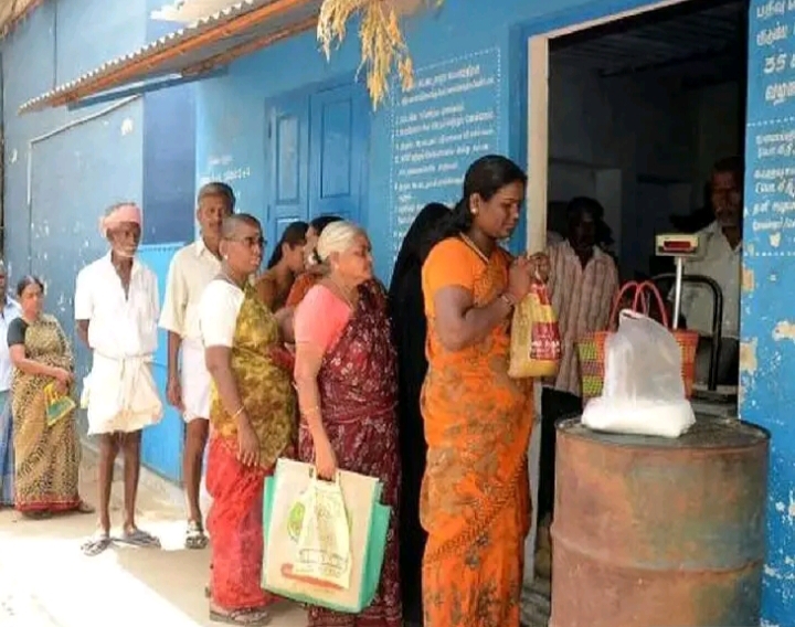 மக்களே…! தமிழகத்தில் ரேஷன் கடைகளுக்கு மொத்தம் 5 நாட்கள் விடுமுறை… வெளியான முக்கிய அறிவிப்பு..!!!