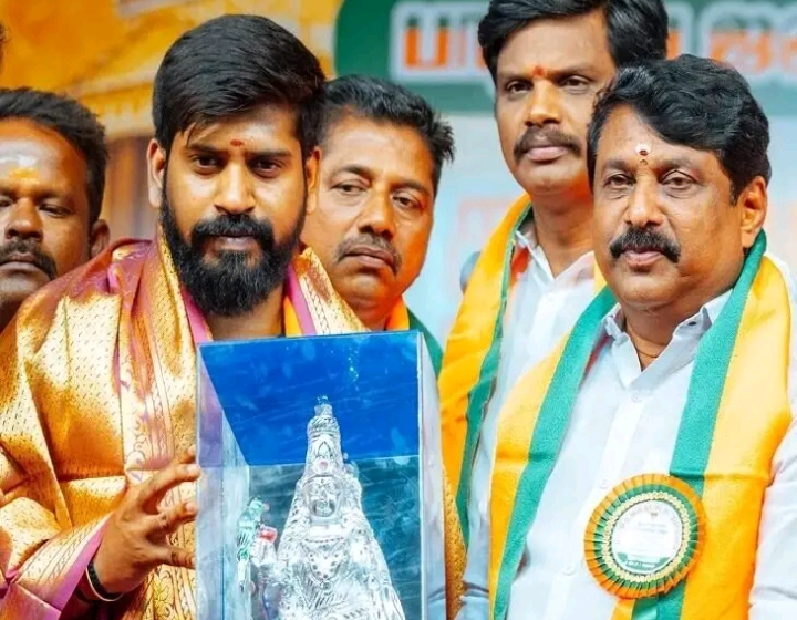 “பாஜகவில் 5000 இளைஞர்களுடன் இணைந்த ராமநாதபுரம் சமஸ்தான இளைய மன்னர்”… அதிரடி காட்டிய நயினார் நாகேந்திரன்… சூடு பிடிக்கும் அரசியல் களம்…!!!!