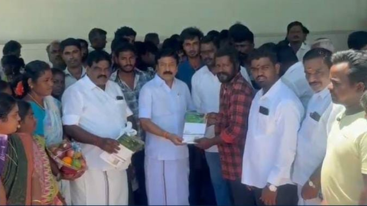 Breaking: பாமகவில் இருந்து விலகிய 50க்கும் மேற்பட்டோர் சிவி சண்முகம் முன்னிலையில் அதிமுகவில் ஐக்கியம்…. அதிர்ச்சியில் ராமதாஸ்…!!