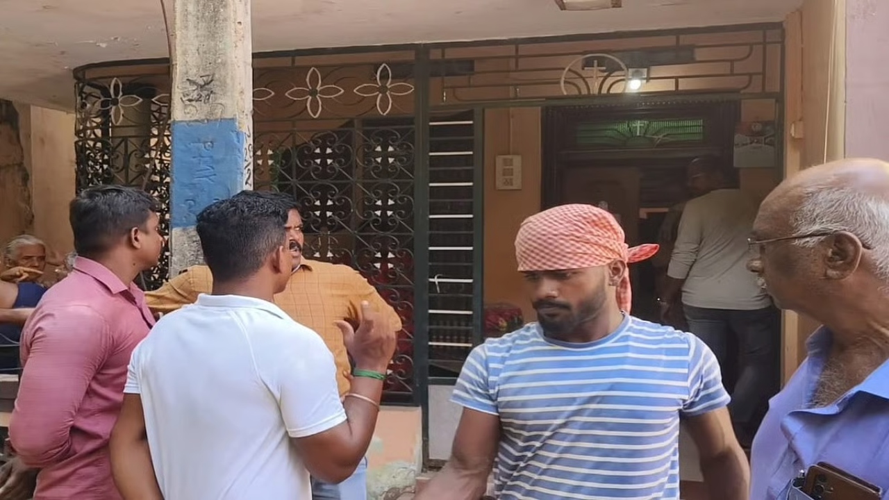 “நகைக்காக 92 வயது மூதாட்டியை…” வேலைக்கார பெண் கண்ட காட்சி…. பட்டப்பகலில் நடந்த சம்பவம்…. போலீஸ் விசாரணை…!!