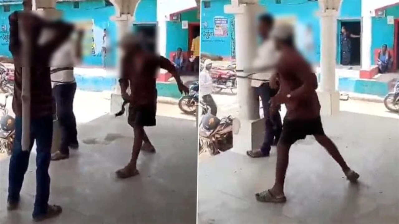 பார்த்தாலே பதறுது…! “தூணில் கட்டி வைத்து மரக்கட்டை, பெல்ட்டால் அடித்து….” பட்டப்பகலில் வாலிபருக்கு நடந்த கொடூரம்…. கொந்தளிப்பை ஏற்படுத்திய வீடியோ….!!