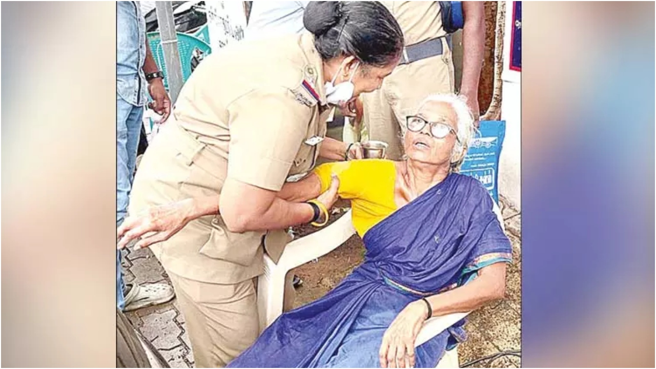 “தொந்தரவு பண்றாரு…” மண்ணெண்ணெய் உடன் மனு கொடுக்க வந்த மூதாட்டி… திடீரென தீக்குளிக்க முயன்றதால் பரபரப்பு….!!
