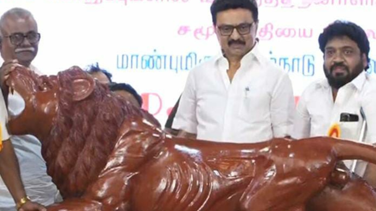 FLASH: முதலமைச்சரின் மு.க ஸ்டாலினுக்கு சிங்கம் சிலை பரிசு….! மாற்றுத்திறனாளிகள் ஒருங்கிணைப்பு குழு அசத்தல்….!!