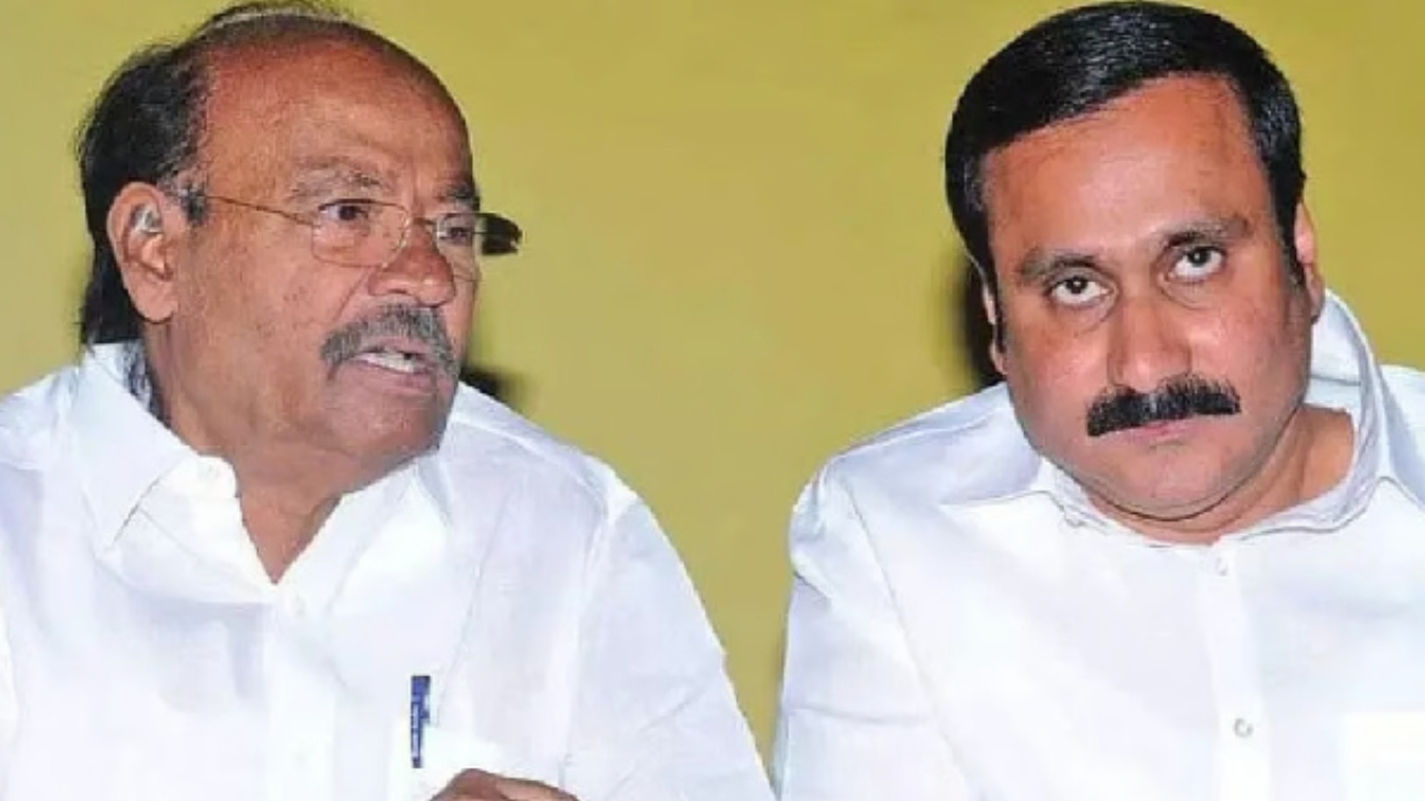 உச்சகட்டத்தை எட்டும் மோதல்….! பாமக நிறுவனர் ராமதாஸ், அன்புமணி ராமதாஸ் போஸ்டர் கிழிப்பு…. அதிர்ச்சியில் தொண்டர்கள்….!!