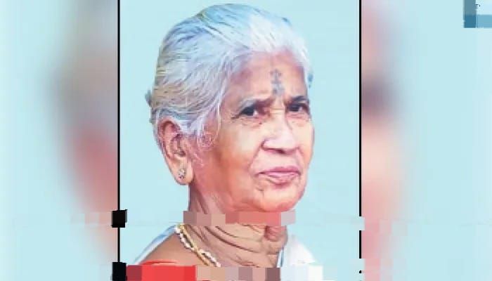“சாகும் வரை தலையணையால் அமுக்கி…” 92 வயது மூதாட்டி கவனித்து வந்த வேலைக்கார பெண்…. நகைக்காக பிளான் போட்டு தீர்த்த கட்டிய கொடூரம்…. பகீர் பின்னணி…!!