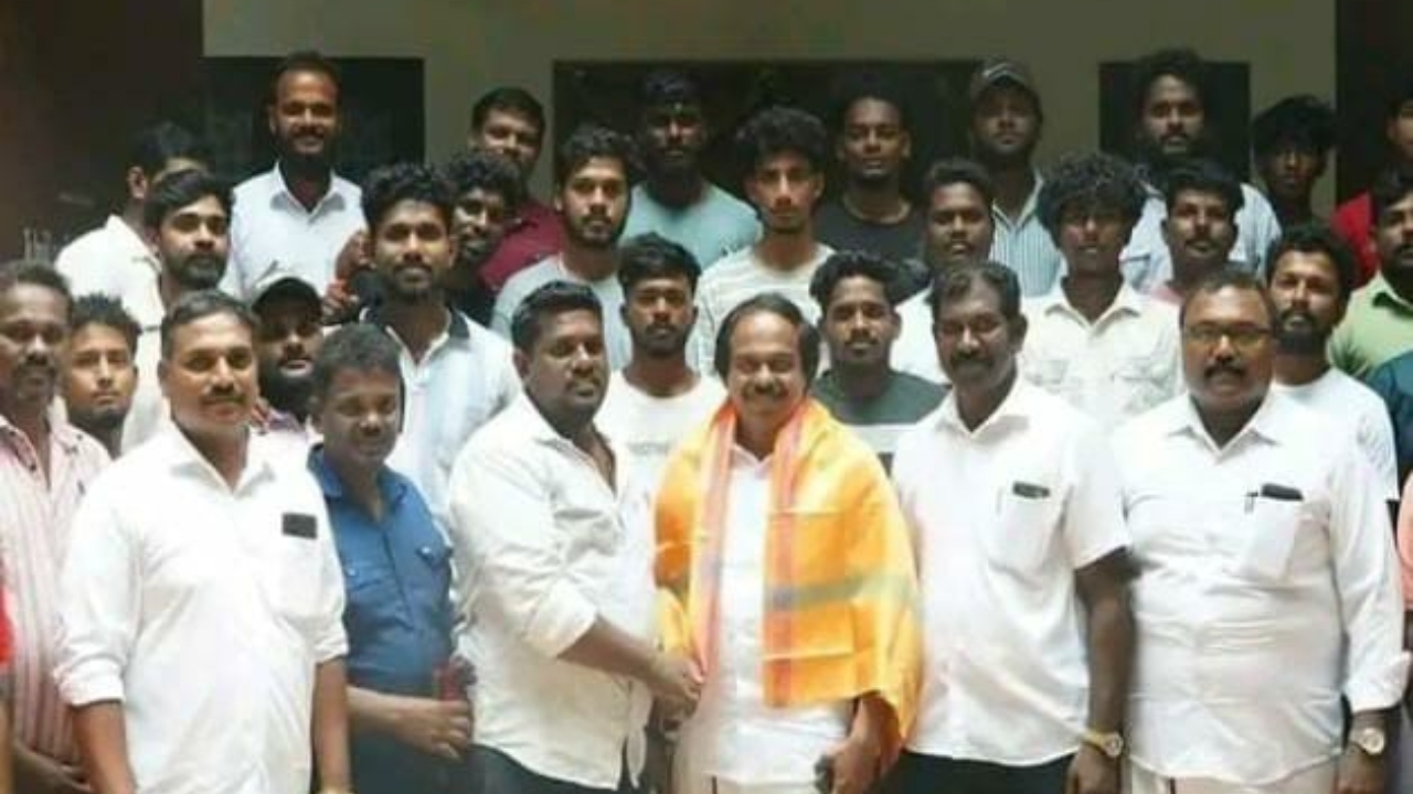 FLASH: 50-க்கும் மேற்பட்ட தவெகவினர் திமுகவில் ஐக்கியம்…. அதிர்ச்சியில் விஜய்….!!