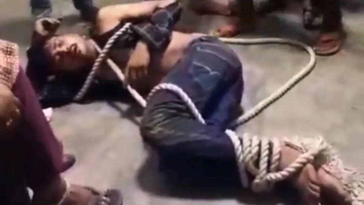காதலியை பார்க்க சென்ற காதலனுக்கு நேர்ந்த கொடூரம்… பெண்ணின் குடும்பத்தினர் வாலிபரை கயிற்றால் கட்டி ஊர்வலமாக இழுத்துச் சென்று… அதிர்ச்சி சம்பவம்…!!!