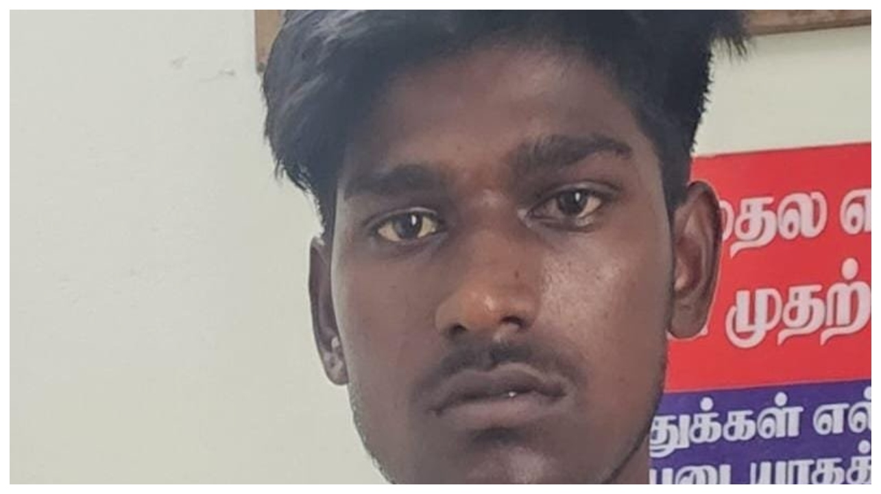 “நீ என்ன காதலிச்சே ஆகணும்”… நடு ரோட்டில் பள்ளி மாணவியை சரமாரியாக தாக்கிய அதிமுக பிரமுகர்… போலீஸ் அதிரடி…!!!