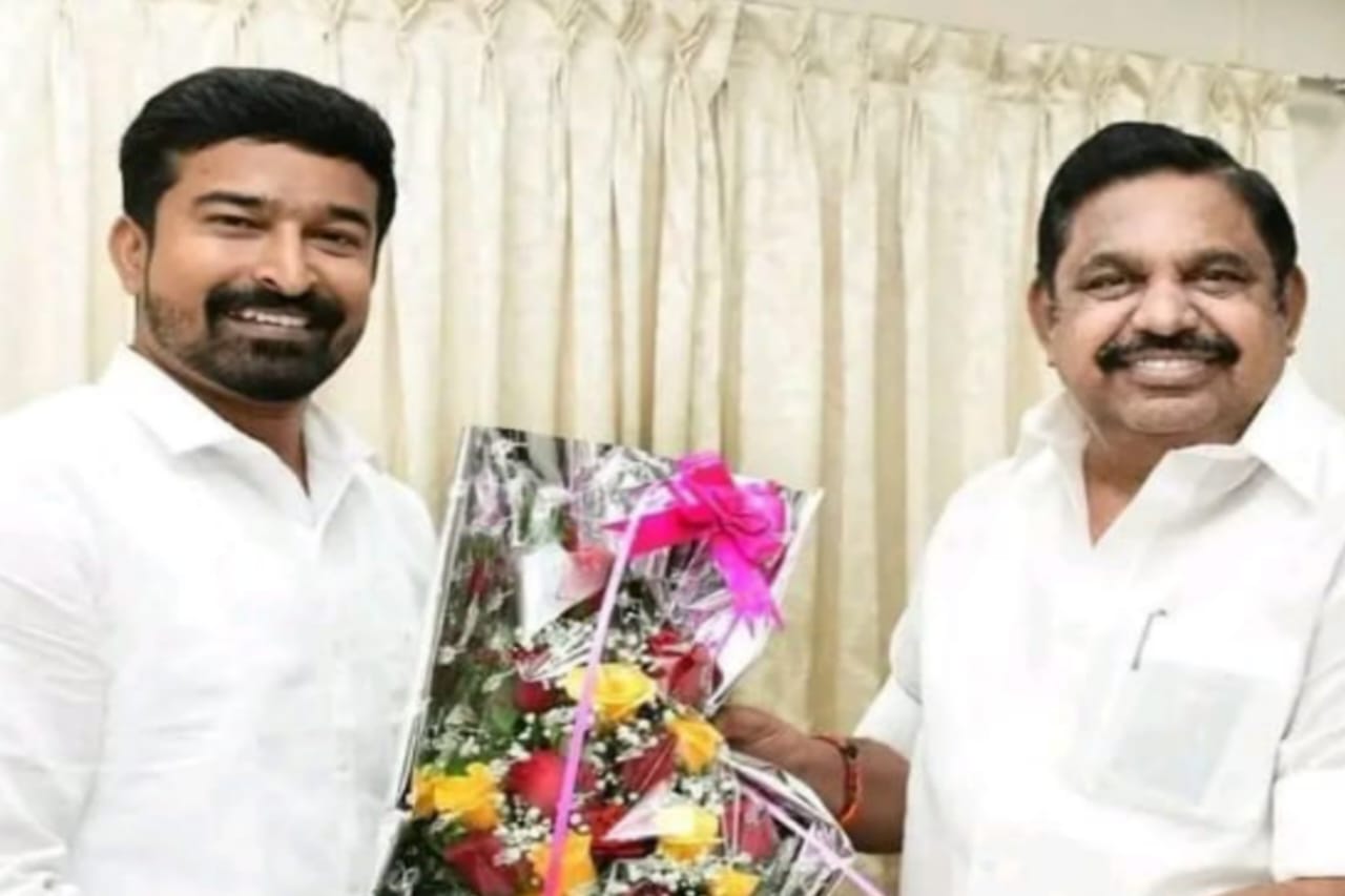 Breaking: சீமானுக்கு ஷாக்..! நாம் தமிழர் கட்சியிலிருந்து மேலும் ஒரு நிர்வாகி விலகல்… இபிஎஸ் முன்னிலையில் அதிமுகவில் ஐக்கியம்…!!!!