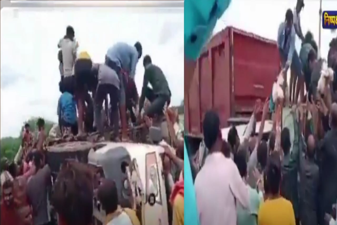 “மனிதநேயமே இல்லையா? வண்டி கவிழ்ந்ததும் காயமடைந்த ஓட்டுநருக்கு உதவாமல்.!!… “500 கோழிகளை கொள்ளையடித்த கிராம மக்கள்!”  வெறுப்பூட்டும் வைரல் வீடியோ ..!!!
