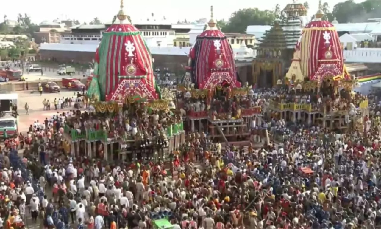 Breaking: பிரசித்தி பெற்ற பூரி ஜெகன்நாதர் ஆலய ரத யாத்திரை… கூட்ட நெரிசலில் சிக்கி 3 பக்தர்கள் உயிரிழப்பு.. 50 பேர் படுகாயம்… அதிர்ச்சியில் பக்தர்கள்…!!!!