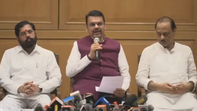 Breaking: “மகாராஷ்டிராவில் மும்மொழிக் கொள்கைக்கு கடும் எதிர்ப்பு”… ஹிந்தி கற்பிக்கப்படும் என்ற உத்தரவை திரும்ப பெற்றது ஆளும் பாஜக அரசு….!!!
