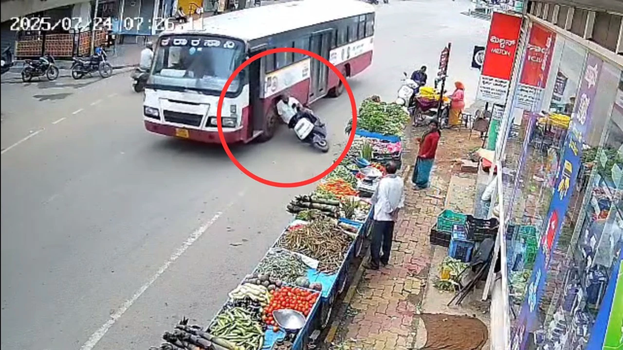 பட்டப்பகலில் நடந்த கொடூரம்… 71 வயது முதியவர் மீது பேருந்து மோதி கோர விபத்து… தலையின் மீது ஏறி இறங்கி… பதற வைக்கும் வீடியோ…!!