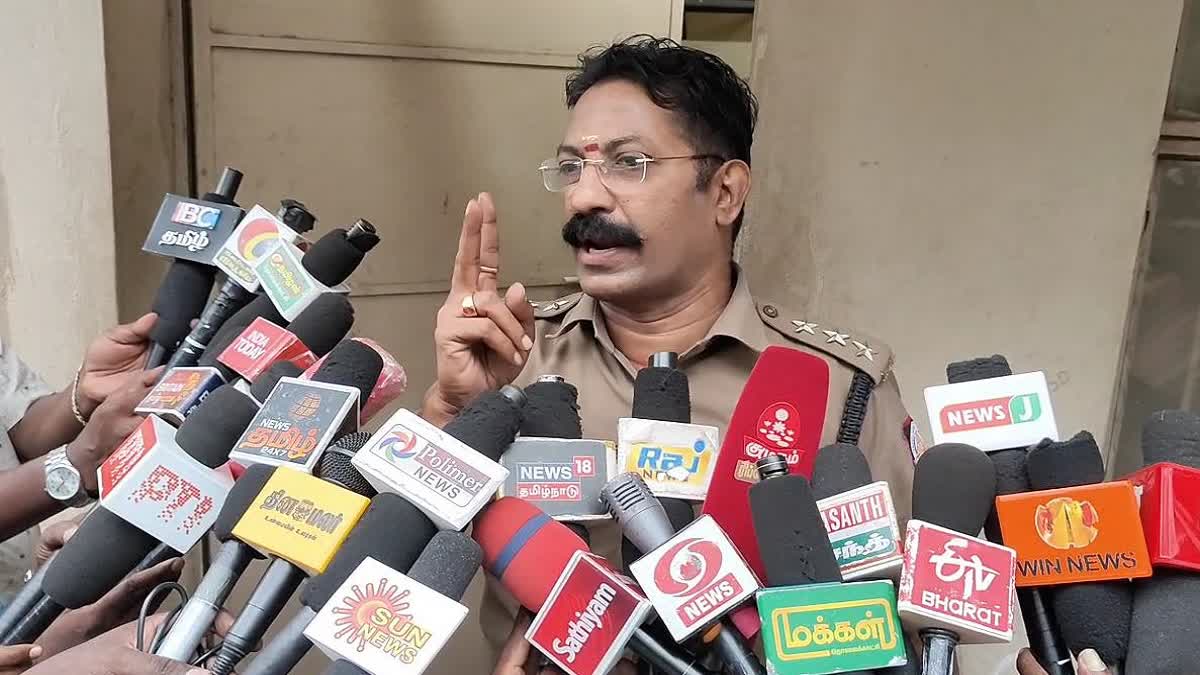 என் உயிருக்கு ஆபத்து… நேர்மையாக இருக்கிறதால் என் காரை பறித்து எஸ்பி மிரட்டுகிறார்…  மயிலாடுதுறை டிஎஸ்பி பகிரங்க குற்றசாட்டு… வைரலாகும் ஆடியோ…!!!