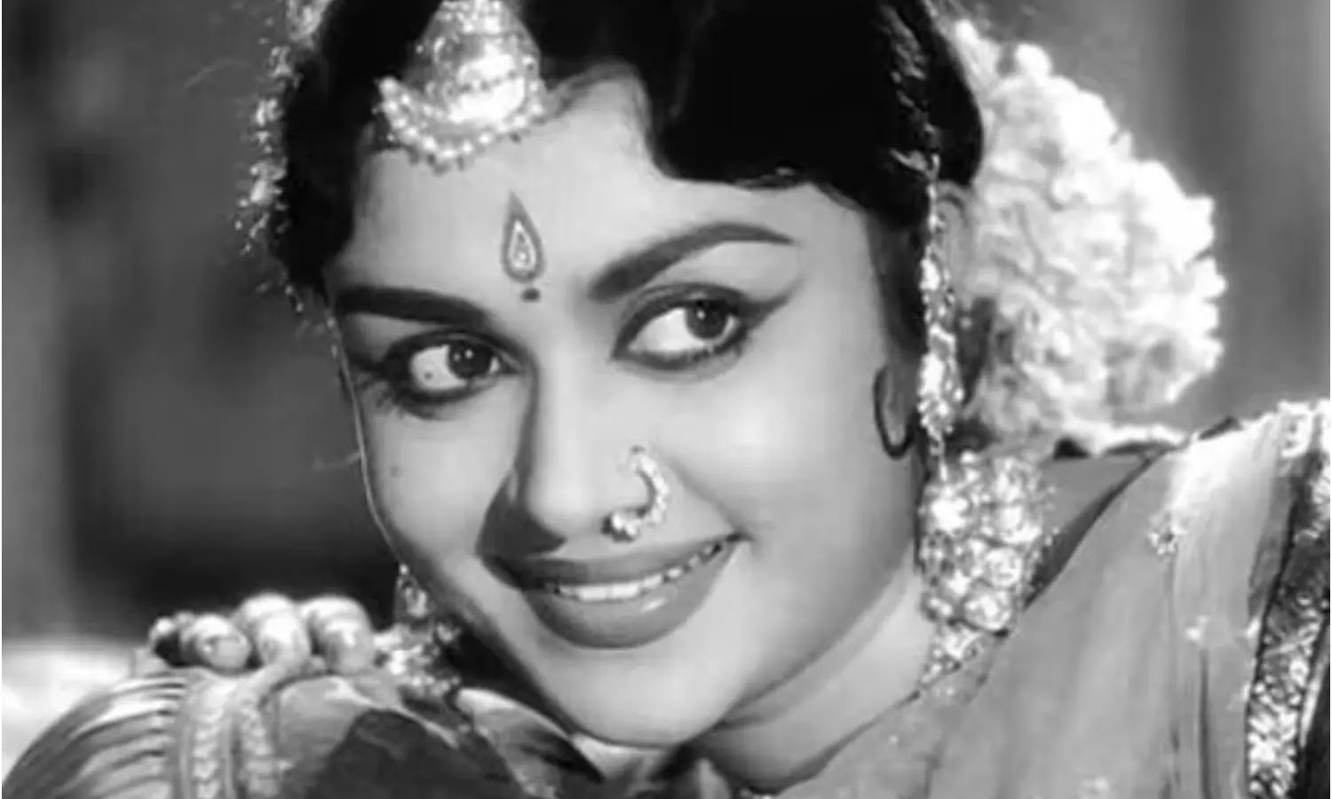 “கண் தானம்”… நாளை 2 குழந்தைகளுக்கு ஆபரேஷன்… இறந்தும் வாழும் அபிநய சரஸ்வதி சரோஜாதேவி… நெகிழ்ச்சியில் ரசிகர்கள்..!!!