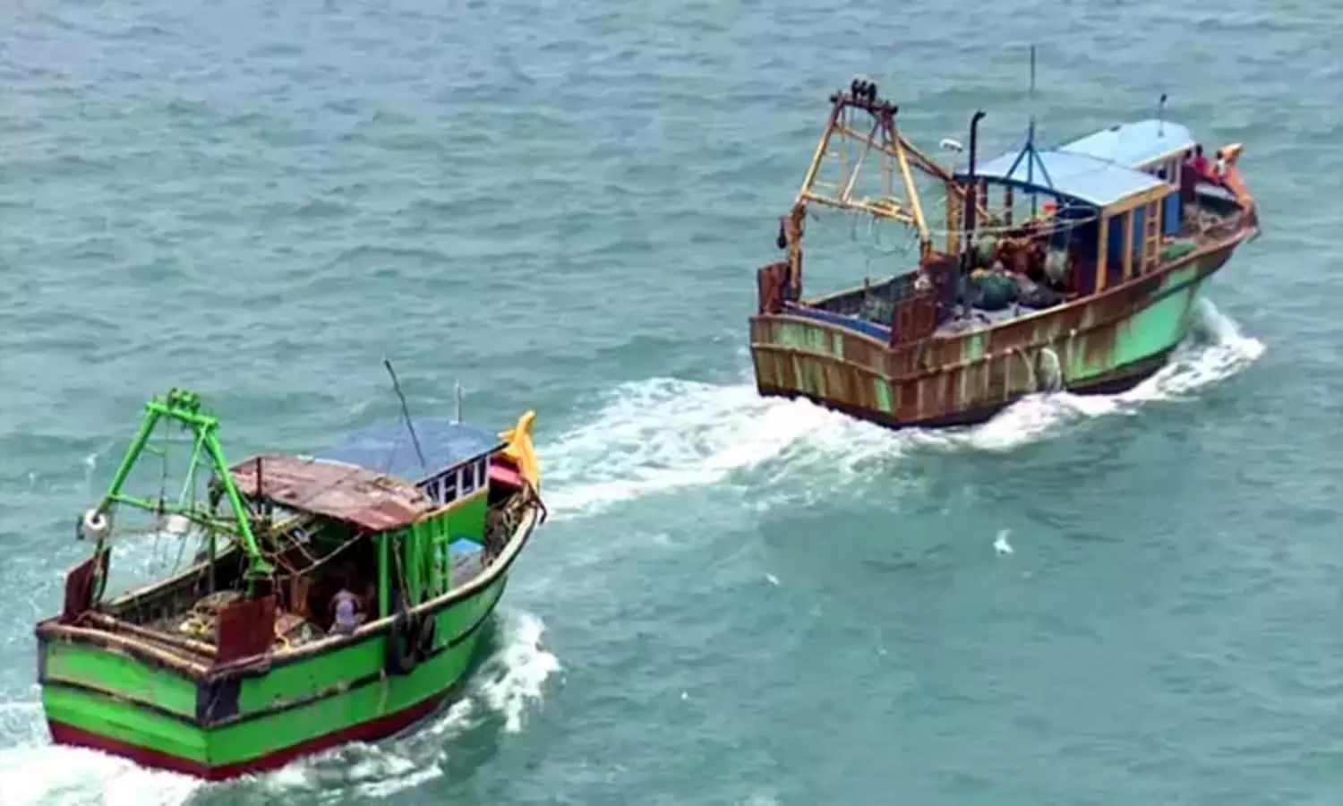 Breaking: தமிழகத்தில் காலையிலேயே அதிர்ச்சி..! 2 நாட்களில் 15 மீனவர்கள் கைது… இலங்கை கடற்படை தொடர் அட்டூழியம்..!!!