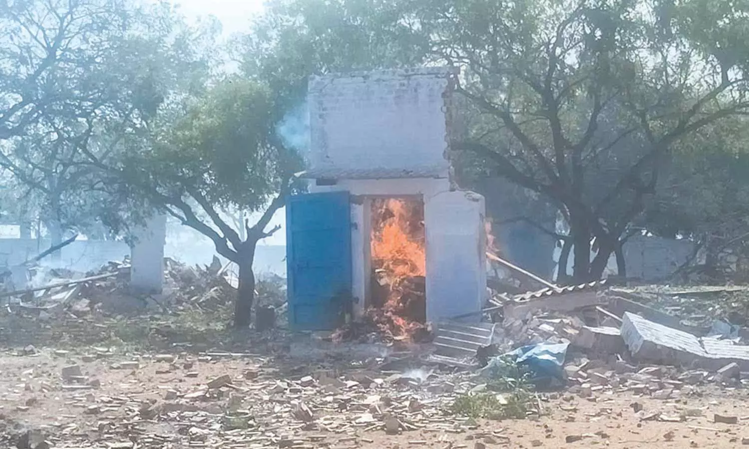 மீண்டும் மீண்டுமா….. பட்டாசு ஆலையில் ஏற்பட்ட வெடி விபத்து… ஒருவர் பலி….. ஆலையின் உரிமையை ரத்து செய்த மாவட்ட வருவாய் அலுவலர்….!!