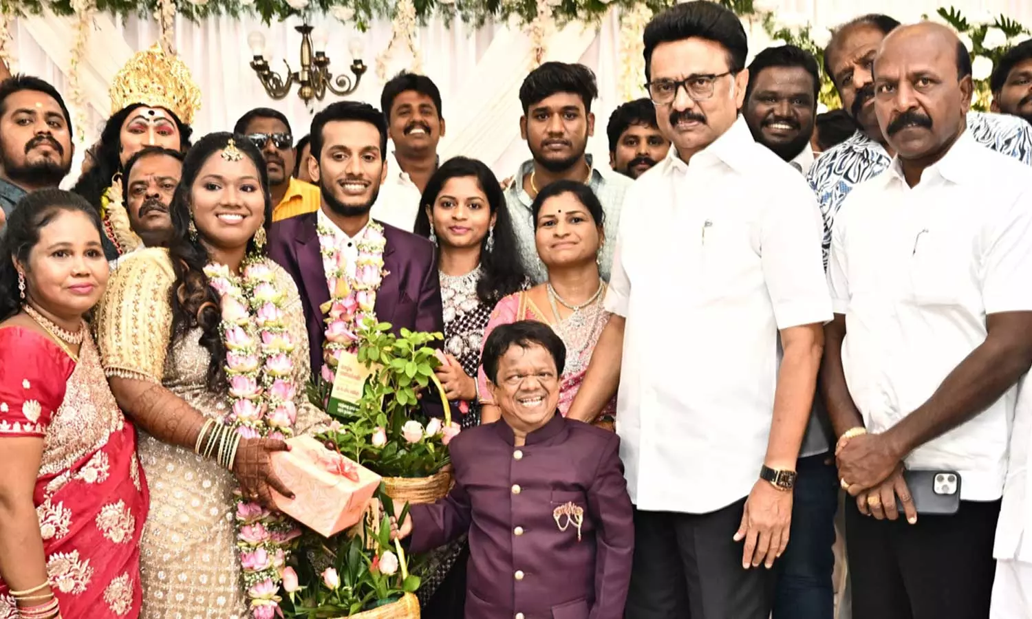“திருமணத்தில் செம்ம சிரிப்புடன் கிங் காங்… வாழ்த்தச் சென்ற முதல்வர் ஸ்டாலின் மரக்கன்றுடன் ‘சேமிப்பும்’ பரிசு..!”