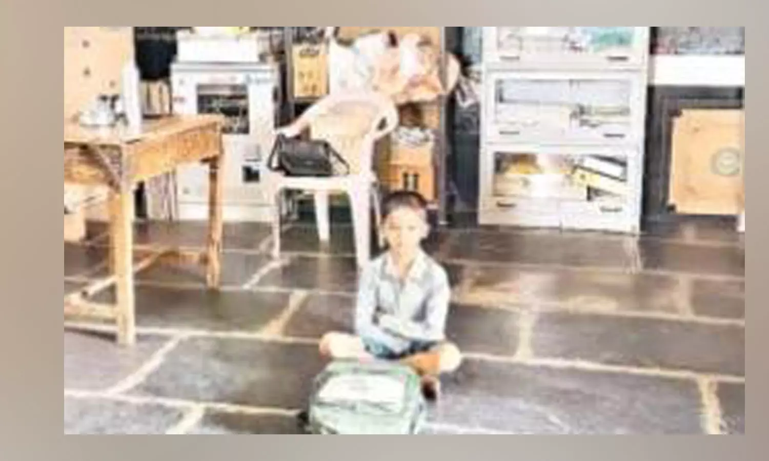 “ஒரே ஒரு மாணவன் ஒரே ஒரு ஆசிரியர்”… இதுதாங்க அரசு பள்ளி… எங்குள்ளது தெரியுமா..? ஆச்சரியமூட்டும் செய்தி..!!
