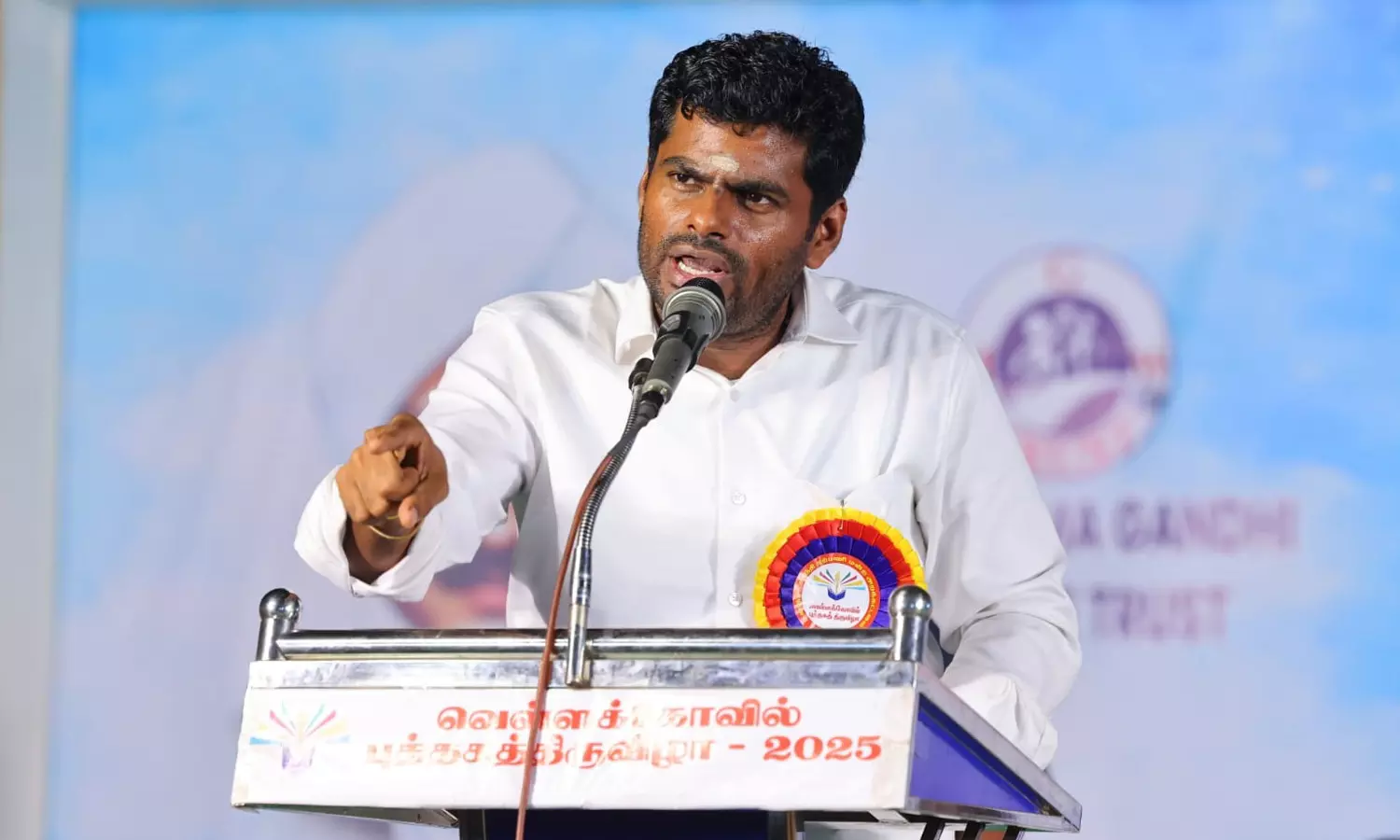 “மகாகவி பாரதிக்கு 8 மொழிகள் தெரியும்”… பிற மொழி கற்பதால் நம் அடையாளம் மாறாது.. புத்தகத் திருவிழாவில் அண்ணாமலை எழுச்சிமிகு பேச்சு…!!!