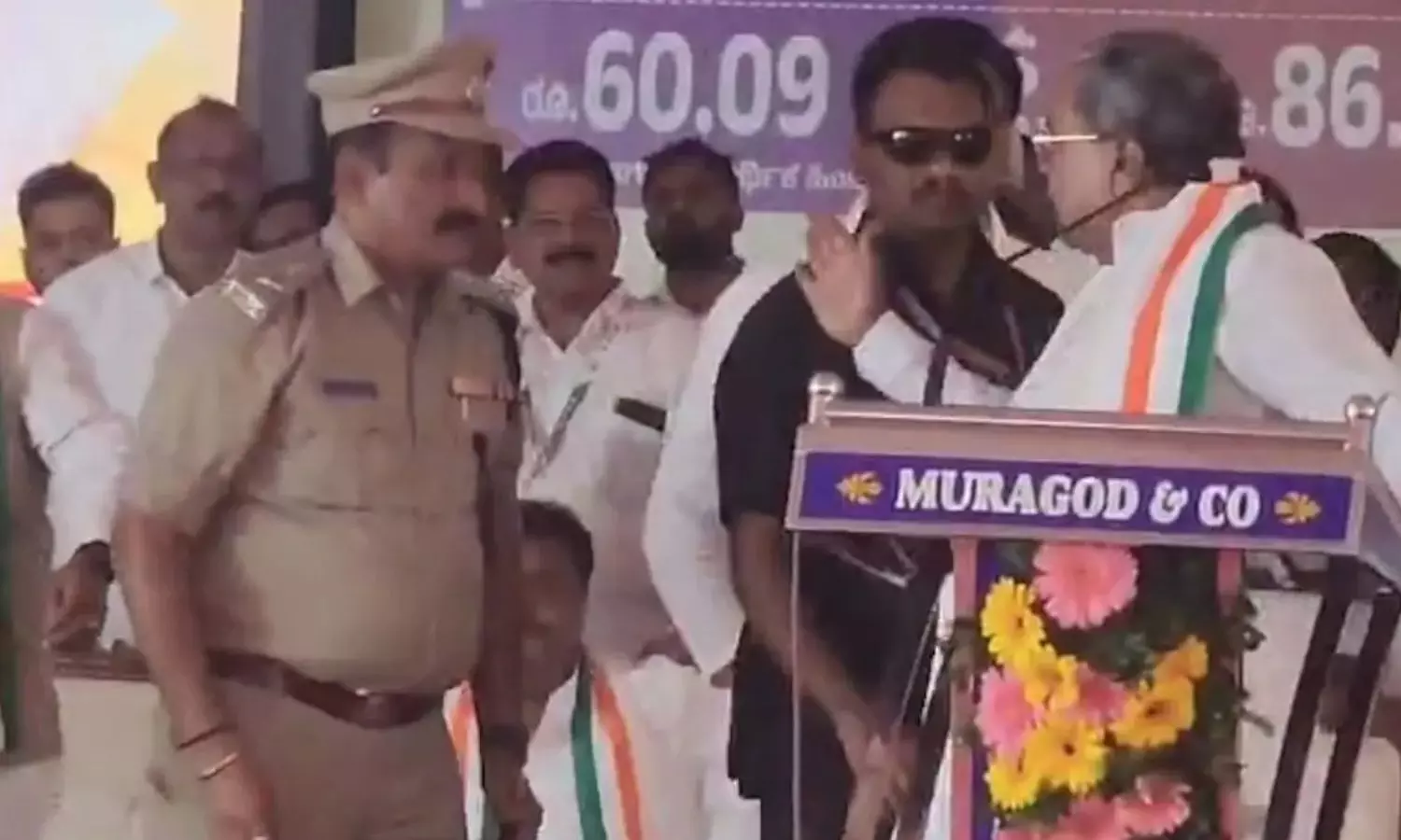 “கர்நாடக முதல்வர் சித்தராமையா அடிக்க பாய்ந்த போலீஸ் அதிகாரிக்கு கிடைத்த பதவி உயர்வு”… அங்கீகாரம் கொடுத்த அரசு…!!!