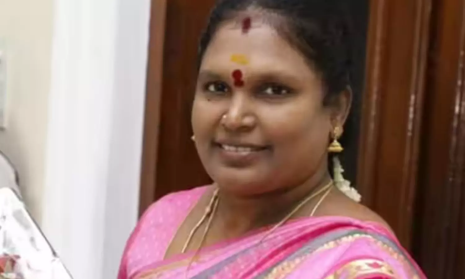 #BREAKING:  அதிமுக முன்னாள் எம்எல்ஏ சத்யா பன்னீர்செல்வத்தின் வீட்டில் லஞ்ச ஒழிப்பு சோதனை..!!