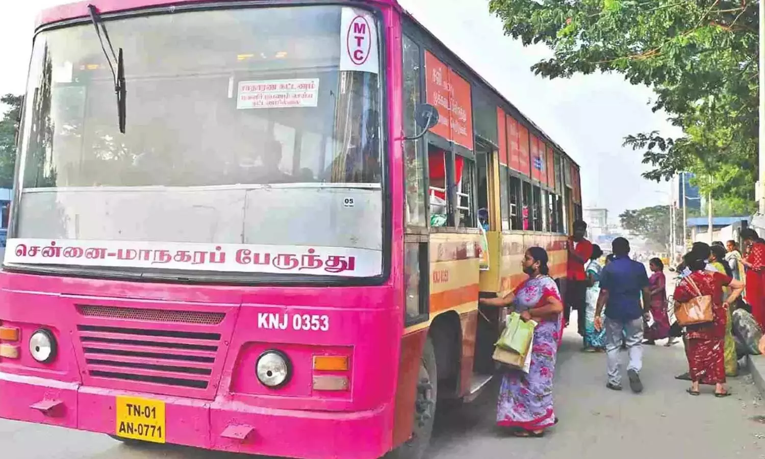 பெண்களே..! இனி கவலை வேண்டாம்…. மாணவர்கள் மற்றும் மகளிருக்கு சிறப்பு பேருந்து சேவைகள்… வெளியான முக்கிய தகவல்…!!