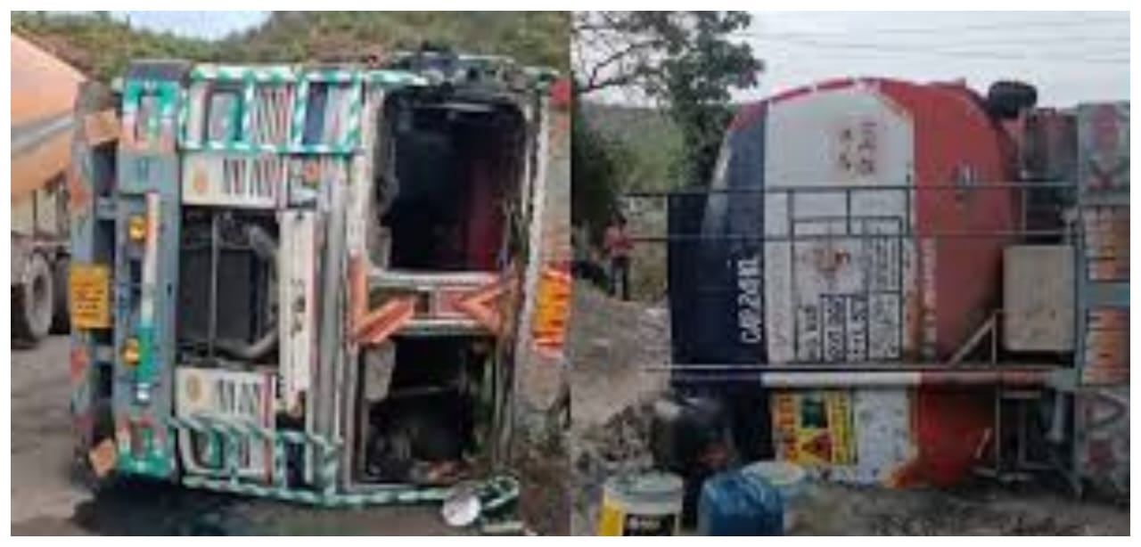 மனிதநேயம் எங்கே..? சாலையில் கவிழ்ந்த டேங்கர் லாரி.. உதவாமல் கூட்டம் கூட்டமாக வந்து டீசலை வாளியில் பிடித்து சென்ற மக்கள்… அதிர்ச்சி வீடியோ…!!!!