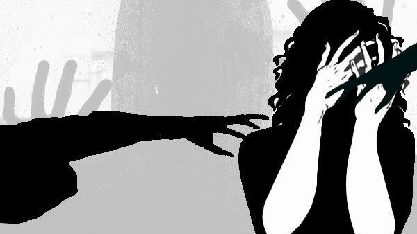 அடக்கடவுளே…! “வேலியே பயிரை மேய்ந்தார் கதையா மகளையே… நெஞ்சை பதற வைக்கும் சம்பவம்… அதிரடி கைது.!!!