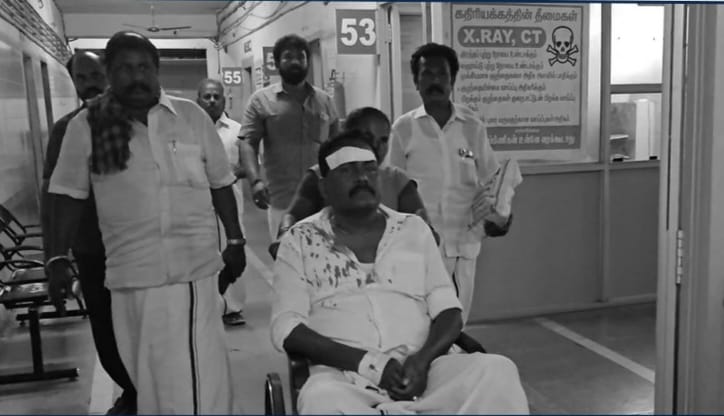 Breaking: காலையிலேயே அதிர்ச்சி…! போலீஸ் ஸ்டேஷனில் திமுக நிர்வாகியின் மண்டை உடைப்பு…! ஒருவர் கைது… சிவகங்கையில் பரபரப்பு…!!!!