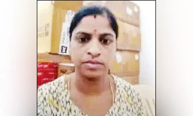 “வாடகை வீட்டில் உல்லாசம்”… மது குடிக்கும் பழக்கத்திற்கு அடிமையான 2 குழந்தைகளின் தாய்… கள்ளக்காதலன் சொல்லியும் கேட்கல… அடுத்து நடந்த கொடூரம்.. குப்பை வண்டியில் பிணம்…!!!!