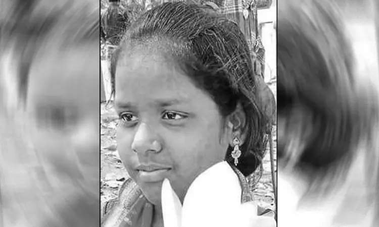 “விடுதி வளாகத்தில் வேப்பமரத்தில் தூக்கில் தொங்கிய நிலையில் பிணமாக மீட்கப்பட்ட 9-ம் வகுப்பு மாணவி”… சந்தேகம் கிளப்பும் பெற்றோர்… சிவகங்கையில் அதிர்ச்சி..!!!