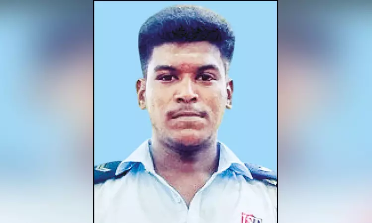 “10 வருஷத்துக்கு முன் இறந்த தந்தை”… தென்னை ஓலை பின்னும் தாய்… காலேஜ் படிக்கும் தம்பி… எளிமையான குடும்பத்தில் பிறந்த அஜித்குமார்… மரணத்திற்கு நீதி கேட்டு அதிமுக இன்று போராட்டம்..!!!