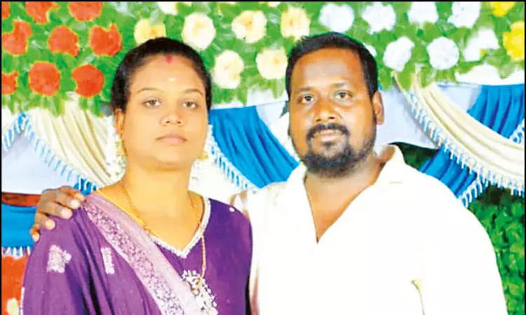 “காதல் திருமணம்”..  3 வருஷமாகியும் குழந்தை இல்லை… தாய் மாமா வீட்டுக்கு போன தம்பதி… செல்லும் வழியில் விபரீத முடிவு… கதறி துடிக்கும் குடும்பத்தினர்..!!!