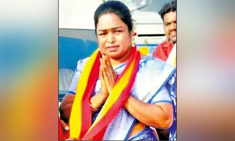 “அரசு அதிகாரிக்கு கொலை மிரட்டல்”… TVk பெண் நிர்வாகி அதிரடி கைது… அதிர்ச்சியில் தவெகவினர்…!!!!