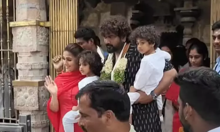 அடடே..! பிரசித்தி பெற்ற பழனி முருகன் கோயிலுக்கு கணவன் மற்றும் மகன்களுடன் சென்று சாமி தரிசனம் செய்த நடிகை நயன்தாரா… செல்பி எடுத்து மகிழ்ந்த ரசிகர்கள்..!!!
