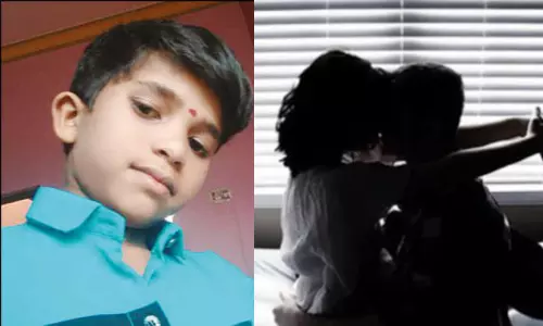 “பட்டப்பகலில் காதலியுடன் உல்லாசம்”… 13 வயது சிறுவன் கொலை வழக்கில் திடீர் திருப்பம்…. 2 வாலிபர்கள் கைது.. கிருஷ்ணகிரியில் பரபரப்பு…!!!!