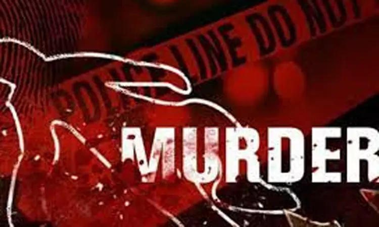 மது குடிக்காதே என்று கண்டித்த பெற்றோர்… ஆத்திரத்தில் சுத்தியலால் அடித்துக் கொன்று இரவு முழுவதும் சடலத்துடன் உறங்கிய நபர்… அதிர்ச்சி சம்பவம்…!!!