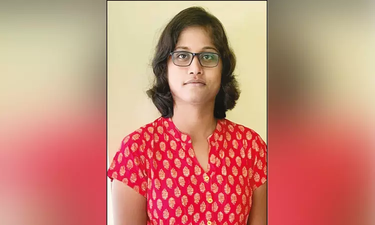 “சப் கலெக்டர் எனக்கூறி வங்கி அதிகாரியை திருமணம் செய்த பெண்”… திடீரென தெரிய வந்த உண்மை… சிக்கிய லேப்டாப்… வெளிவந்த பரபரப்பு தகவல்கள்…!!