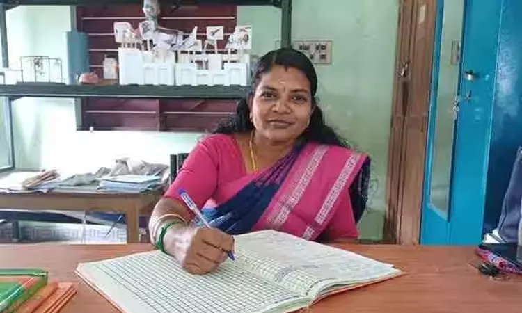 “அப்படி போடு”..! இதுதாங்க மாபெரும் சாதனை… தான் படித்த பள்ளியிலேயே ஹெட் மாஸ்டரான பழங்குடியின பெண்… குவியும் வாழ்த்துக்கள்…!!!!