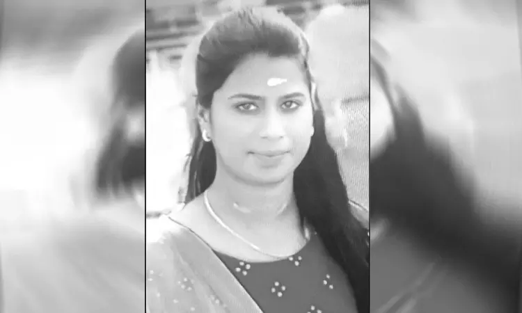 “திருமணமாகி ஒரு மாசம் தான் ஆகுது”… டெய்லி தள்ளாடியபடி வீட்டுக்கு வரும் கணவன்… தட்டி கேட்ட புது மனைவியும், தடுக்க வந்த வக்கீலும் சுட்டுக்கொலை… உயிருக்கு போராடும் தாய்… பரபரப்பு சம்பவம்…!!!!!