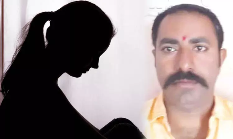 “உதவி கேட்டு வந்த பெண்ணுடன் உல்லாசம்”… நெருங்கி பழகி ரூ. 12 லட்சத்தை பறித்த போலீஸ்காரர்… 4 முறை சீரழித்த கொடூரம்… பரபரப்பு பின்னணி…!!!!