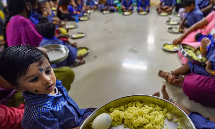 இந்தியாவில் 63 மாவட்டங்களில் 50% குழந்தைகள் வளர்ச்சி குன்றியவர்கள்… அதில் இந்த மாநிலம் தான் முதலிடம்… மத்திய அரசு வெளியிட்ட அதிர்ச்சி தகவல்…!!!