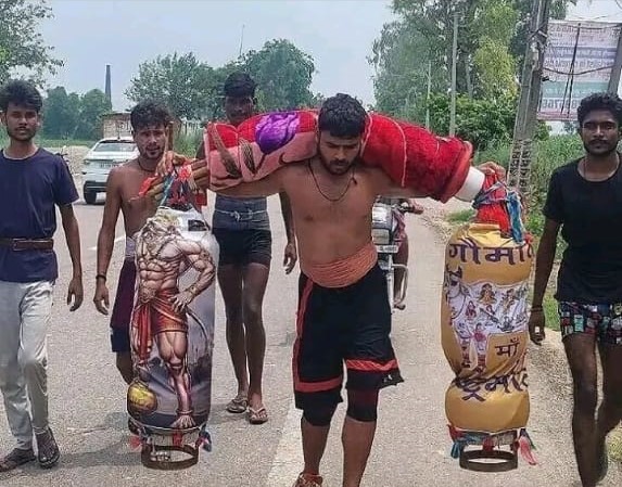 காதலி ஐபிஎஸ் ஆவதற்கு காவடி தூக்கிய காதலன்.. இப்படியும் ஒரு வேண்டுதலா?.. விமர்சிக்கும் நெட்டிசன்கள்..!!