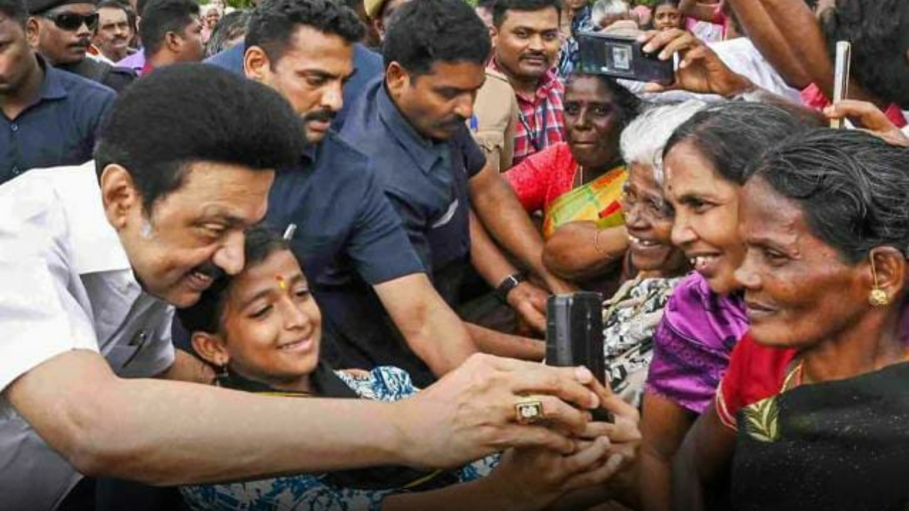 BREAKING: மனுக்களுக்கு இனி 45 நாட்களில் தீர்வு…. உங்களுடன் முதல்வர் திட்டத்தின் நோக்கமே இதுதான்…. அரசின் செய்தி தொடர்பாளர் அமுதா ஐஏஎஸ் விளக்கம்….!!