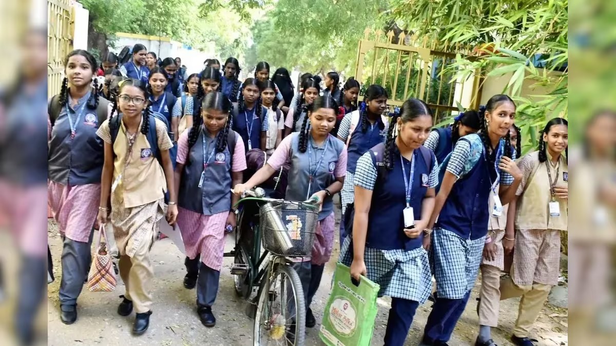 குஷியோ குஷி..! தமிழகத்தில் நாளை பள்ளி கல்லூரிகளுக்கு விடுமுறை… எந்தெந்த மாவட்டங்களில் தெரியுமா…? சூப்பர் அறிவிப்பு…!!!!