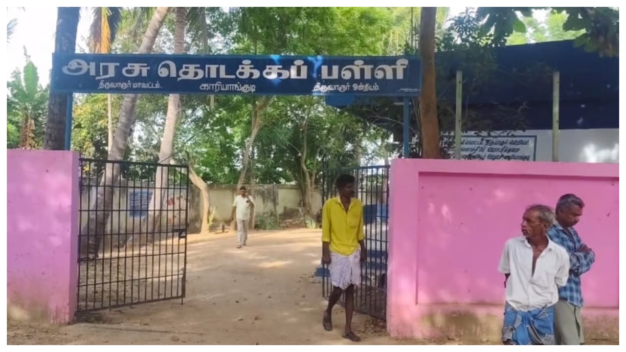 படிக்கிற ஸ்கூல்ல இப்படியா பண்ணுவீங்க…? பள்ளி குடிநீர் தொட்டியில் கலக்கப்பட்ட மனிதக் கழிவு… காவலரின் சகோதரர்கள் உட்பட 3 பேர் கைது…!!